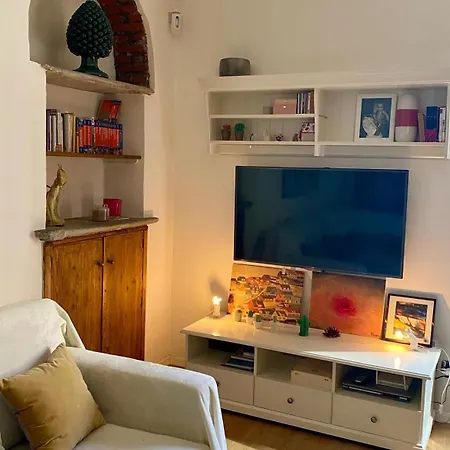 The Bool, Porta Genova Apartamento